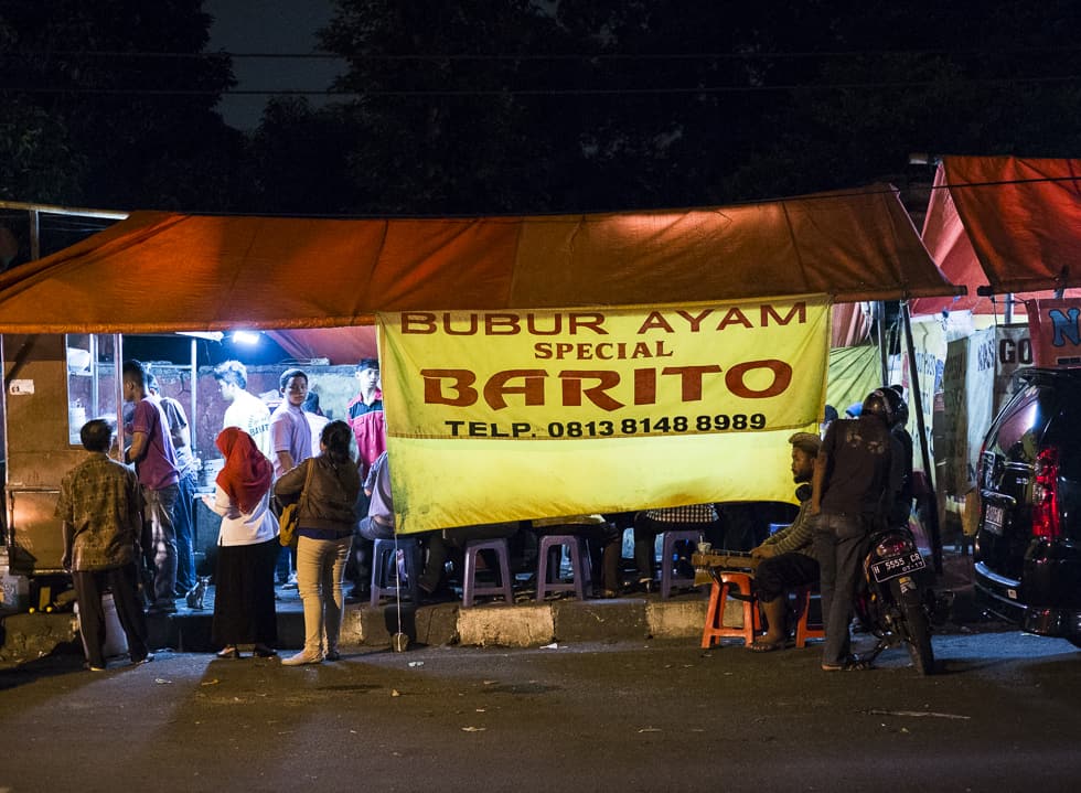 Bubur Ayam Barito: Larisnya Gak Tanggung-Tanggung!