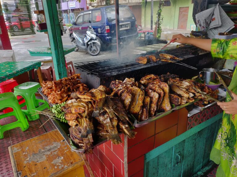 Kuliner Samarinda Juara! Patin Bakar Legend di Haur Gading !!