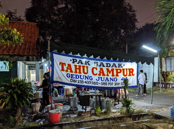 Tahu Campur Pak Sada: Sajian Viral di Surabaya