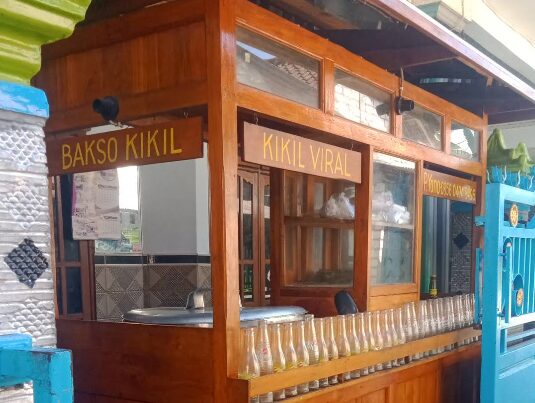 Lontong Kikil Cingur Viral Pak Yono di Lamongan