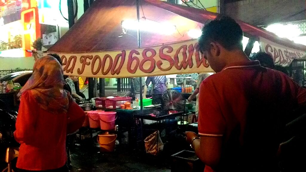 Hidangan seafood kerang dan cumi di kedai Santa 68 Senopati Jakarta Selatan