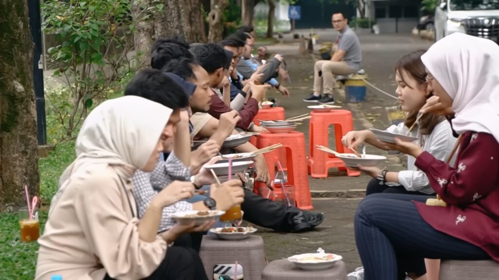 Foto suasana antre atau pelanggan