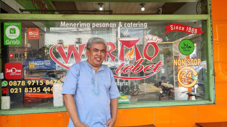 Warteg Warmo Tebet dengan aneka lauk rumahan khas kuliner Jakarta Selatan