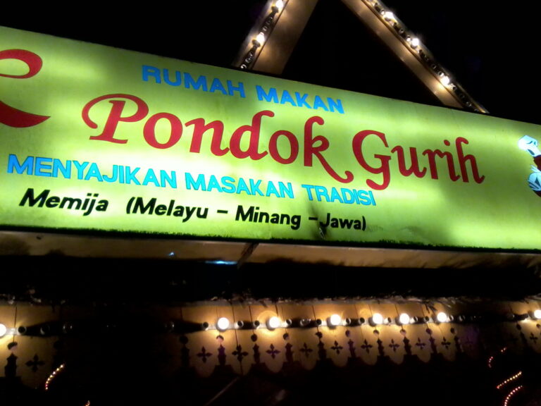 Wisata Kuliner di Pekanbaru: Pondok Gurih Alas Daun