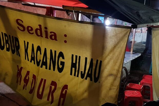 Bubur Kacang Ijo Khas Madura di Pinggir Jalan Antapani: Hangatnya Pas Buat Hujan-Hujan!