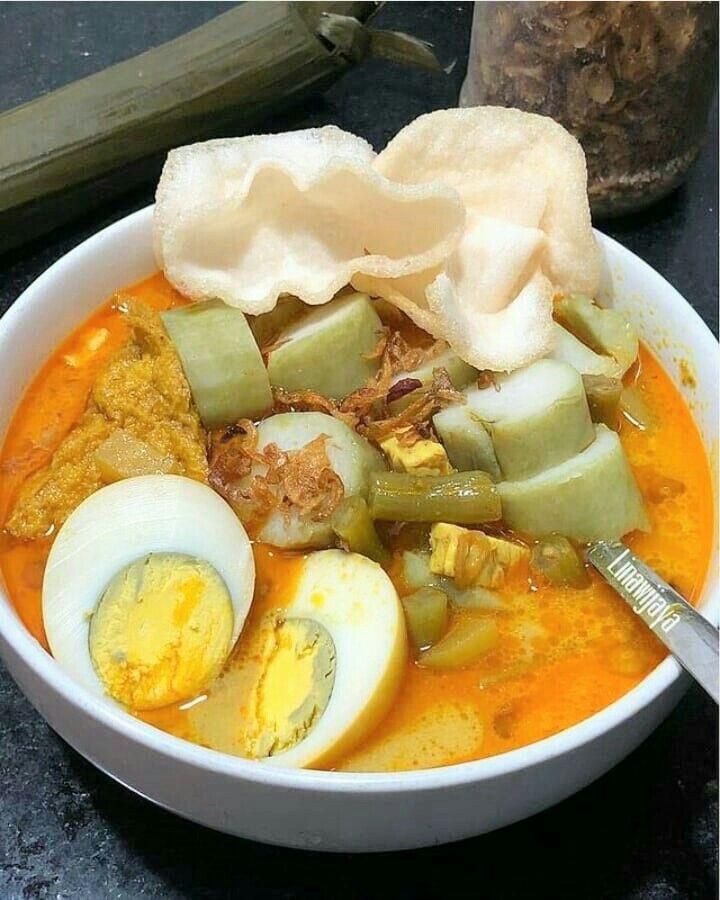 Nikmati Sensasi Rasa Lontong Sayur Yang Buat Kita Ketagihan