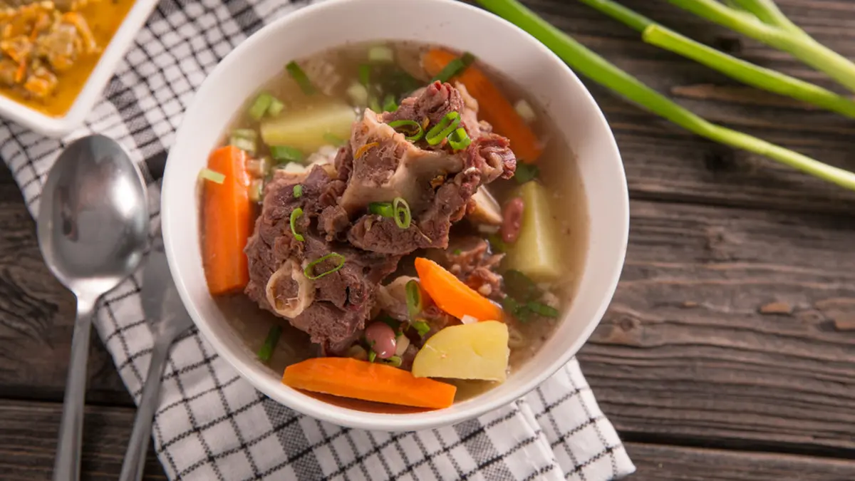 Sop Buntut: Sajian Lezat dengan Sejarah Panjang