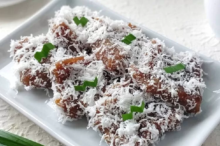 Makanan Lompong Sagu Tradisional Dari Minang kabau Yang Kelezatan