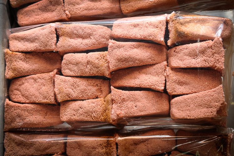 Menikmati Senja di Ambon: Harmoni Alam dan Kuliner Khas Sagu Bakar