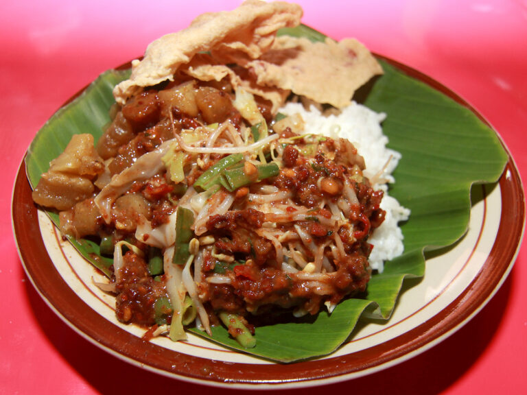 Pecel Koyor Khas Semarang Gurih dan Pedas yang Menggoda Selerah